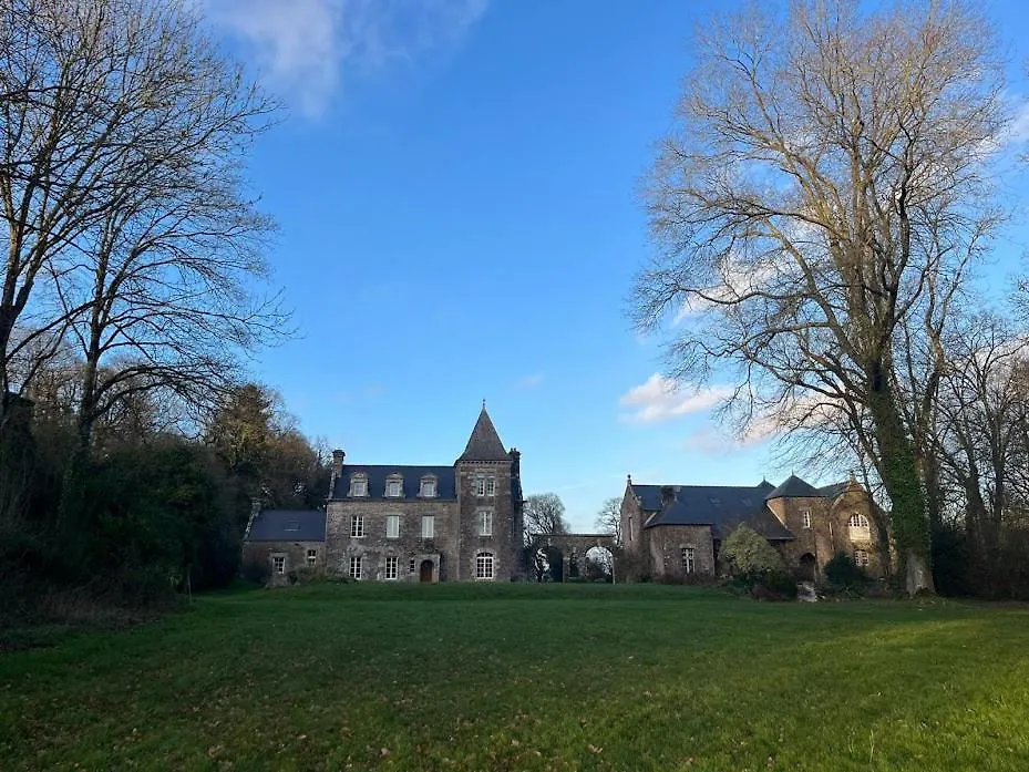 Chateau Ville Voisin Augan 0*,