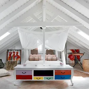 https://domaine-de-neron.comcaribbean.com